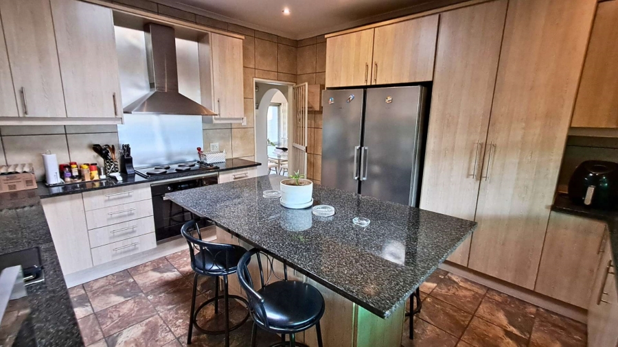 To Let 4 Bedroom Property for Rent in Vredenberg Western Cape